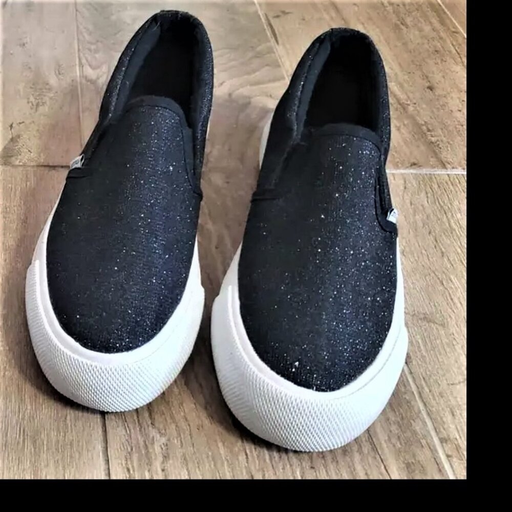 *NEW Alexis Bendel Women's Poppy Sneakers